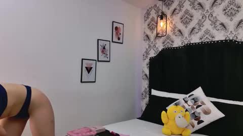 Snapshot of saara_brown chatting on 09-29-25, 12:32 Saara Brown online show from 09-29-25, 12:32