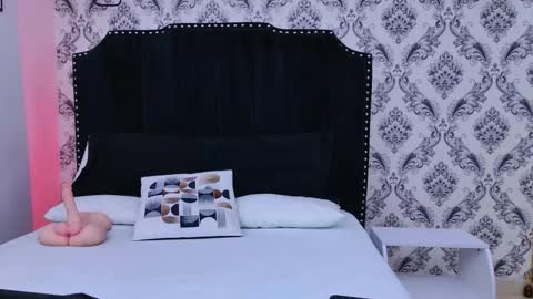 Snapshot of saara_brown chatting on 10-17-25, 12:08 Saara Brown online show from 10-17-25, 12:08