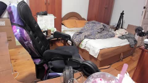 1141323  my Lord Mister Max   moms treasure online show from 12-18-24, 07:52