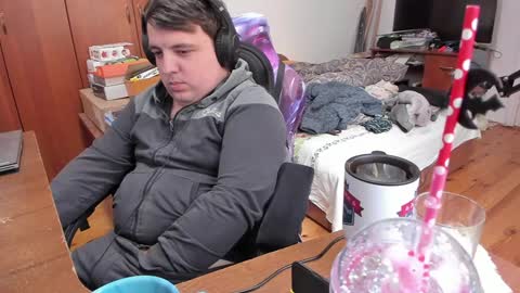 1141323  my Lord Mister Max   moms treasure online show from 01-12-25, 09:40