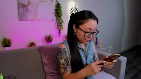 GMT7TueWedThuFriSatSun 0100am-0700am online show from 11-19-25, 12:21