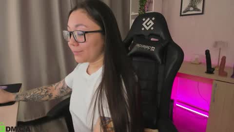 GMT7TueWedThuFriSatSun 0100am-0700am online show from 02-25-26, 12:09