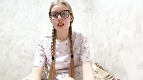 Snapshot of sabrinahandlin chatting on 04-15-26, 06:04 Sabrina online show from 04-15-26, 06:04