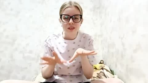 Snapshot of sabrinahandlin chatting on 04-21-26, 06:12 Sabrina online show from 04-21-26, 06:12