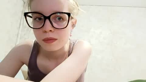 Snapshot of sabrinahandlin chatting on 04-30-26, 08:57 Sabrina online show from 04-30-26, 08:57