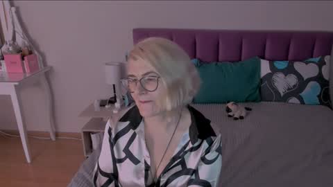 Sabrina MacMarren online show from 01-24-25, 08:32