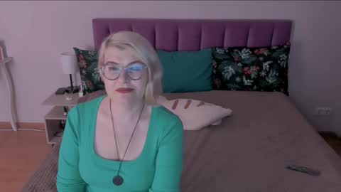 Sabrina MacMarren online show from 02-09-25, 04:40