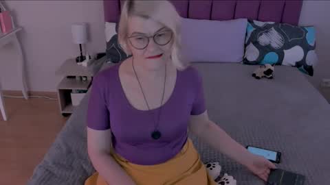 Sabrina MacMarren online show from 02-24-25, 01:10