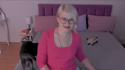 Sabrina MacMarren online show from 03-12-25, 02:45