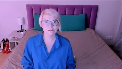 Sabrina MacMarren online show from 09-16-25, 04:52