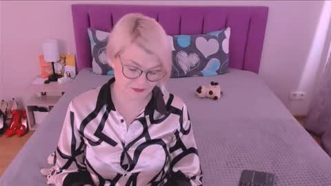 Sabrina MacMarren online show from 10-18-25, 12:06