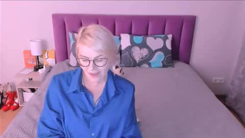 Sabrina MacMarren online show from 10-21-25, 02:40