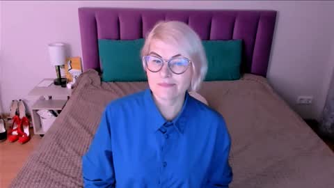 Sabrina MacMarren online show from 10-25-25, 02:24