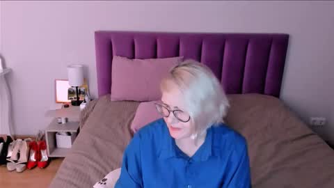 Sabrina MacMarren online show from 11-24-25, 09:47