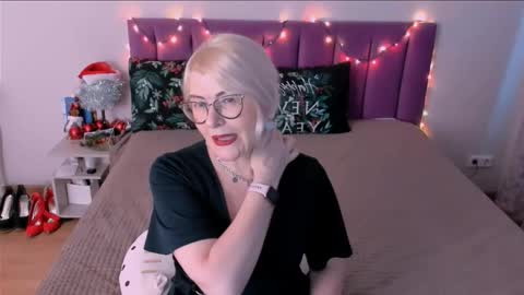 Sabrina MacMarren online show from 01-06-26, 01:04