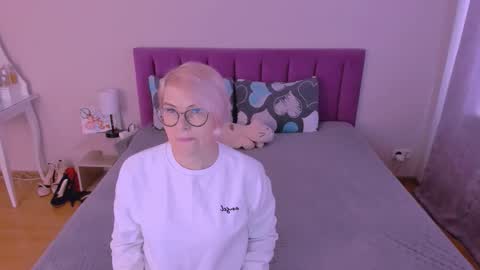 Sabrina MacMarren online show from 02-17-26, 06:43