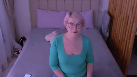 Sabrina MacMarren online show from 03-19-26, 07:45