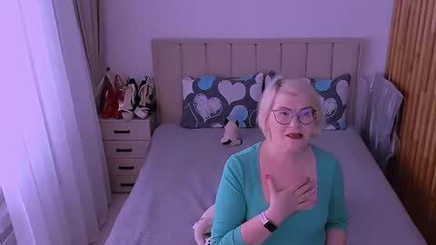 Snapshot of sabrinamacmarren chatting on 06-13-26, 10:13 Sabrina MacMarren online show from 06-13-26, 10:13