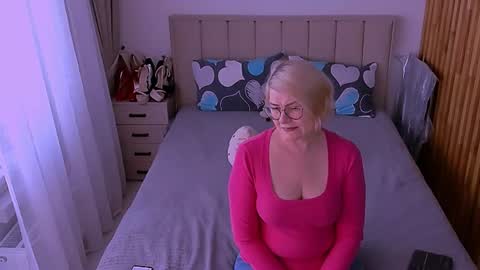 Snapshot of sabrinamacmarren chatting on 06-18-26, 02:54 Sabrina MacMarren online show from 06-18-26, 02:54