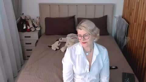 Snapshot of sabrinamacmarren chatting on 07-03-26, 06:47 Sabrina MacMarren online show from 07-03-26, 06:47