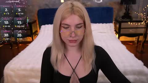 Snapshot of sabrinamuse chatting on 06-01-26, 01:02 Sabrina online show from 06-01-26, 01:02