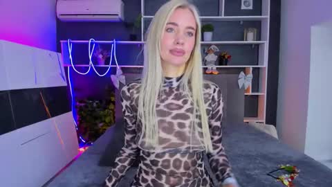 Snapshot of sabrinasharm chatting on 12-14-25, 12:54 Sabrina online show from 12-14-25, 12:54