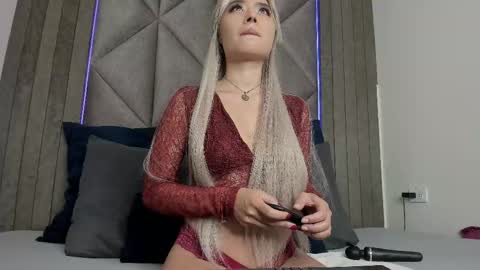 Snapshot of sabrinaspell_ chatting on 01-16-25, 11:37 S A B R I N A online show from 01-16-25, 11:37