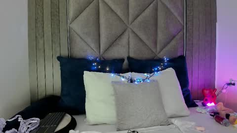 Snapshot of sabrinaspell_ chatting on 02-10-25, 11:25 S A B R I N A online show from 02-10-25, 11:25