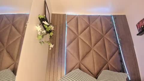 Snapshot of sabrinaspell_ chatting on 10-14-25, 11:33 S A B R I N A online show from 10-14-25, 11:33