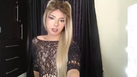 Snapshot of sabrinatshot chatting on 05-23-26, 03:49 sabrinatshot online show from 05-23-26, 03:49