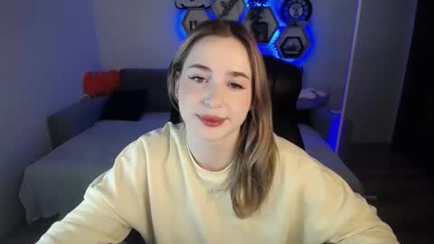 Snapshot of sabrinviolet chatting on 12-15-24, 09:35 Sabrina Violet online show from 12-15-24, 09:35