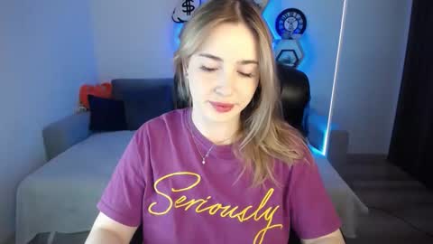 Snapshot of sabrinviolet chatting on 12-22-24, 09:11 Sabrina Violet online show from 12-22-24, 09:11