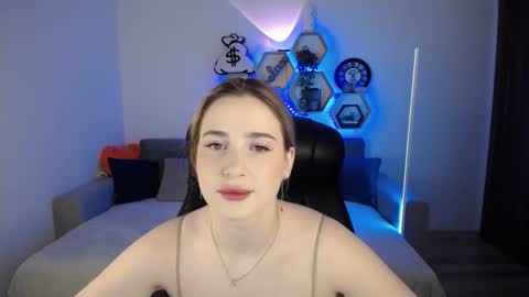 Snapshot of sabrinviolet chatting on 12-23-24, 09:05 Sabrina Violet online show from 12-23-24, 09:05