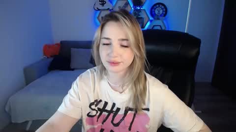 Snapshot of sabrinviolet chatting on 12-26-24, 12:16 Sabrina Violet online show from 12-26-24, 12:16