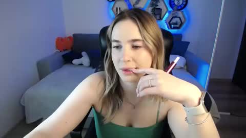 Snapshot of sabrinviolet chatting on 01-27-25, 09:13 Sabrina Violet online show from 01-27-25, 09:13