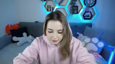 Snapshot of sabrinviolet chatting on 02-07-25, 12:06 Sabrina Violet online show from 02-07-25, 12:06