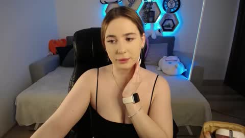 Snapshot of sabrinviolet chatting on 02-18-25, 09:10 Sabrina Violet online show from 02-18-25, 09:10