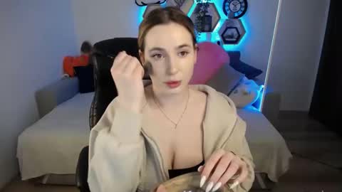 Snapshot of sabrinviolet chatting on 02-19-25, 09:06 Sabrina Violet online show from 02-19-25, 09:06