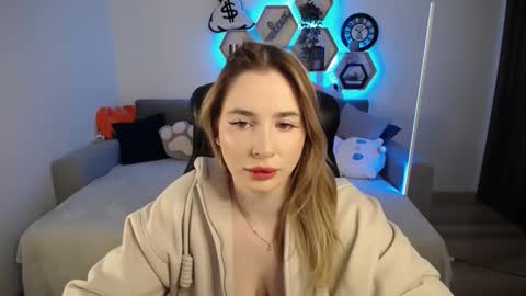 Snapshot of sabrinviolet chatting on 02-21-25, 09:13 Sabrina Violet online show from 02-21-25, 09:13