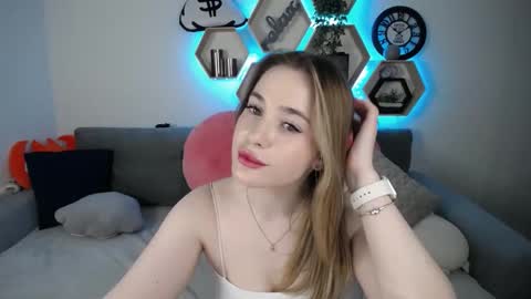 Snapshot of sabrinviolet chatting on 02-23-25, 12:16 Sabrina Violet online show from 02-23-25, 12:16