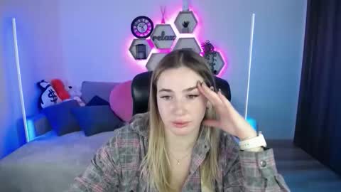 Snapshot of sabrinviolet chatting on 09-12-25, 08:03 Sabrina Violet online show from 09-12-25, 08:03