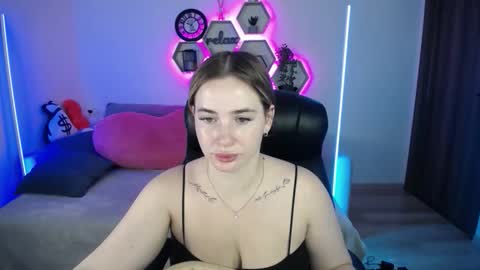 Snapshot of sabrinviolet chatting on 09-17-25, 08:05 Sabrina Violet online show from 09-17-25, 08:05