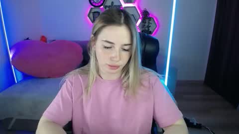 Snapshot of sabrinviolet chatting on 09-30-25, 08:08 Sabrina Violet online show from 09-30-25, 08:08