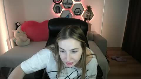 Snapshot of sabrinviolet chatting on 07-14-26, 10:21 Sabrina Violet online show from 07-14-26, 10:21