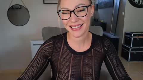 Snapshot of sacha__xx chatting on 09-26-25, 11:47 sacha__xx online show from 09-26-25, 11:47