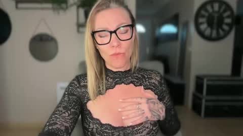 sacha__xx online show from 03-02-26, 05:31