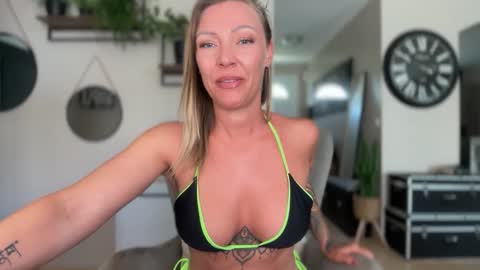Snapshot of sacha__xx chatting on 06-08-26, 12:49 sacha__xx online show from 06-08-26, 12:49