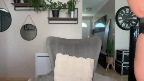 Snapshot of sacha__xx chatting on 06-18-26, 01:15 sacha__xx online show from 06-18-26, 01:15