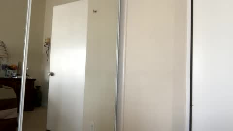 Snapshot of sackskincreamer chatting on 01-03-25, 05:20 R online show from 01-03-25, 05:20