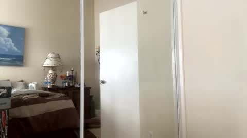 Snapshot of sackskincreamer chatting on 02-15-25, 05:07 R online show from 02-15-25, 05:07